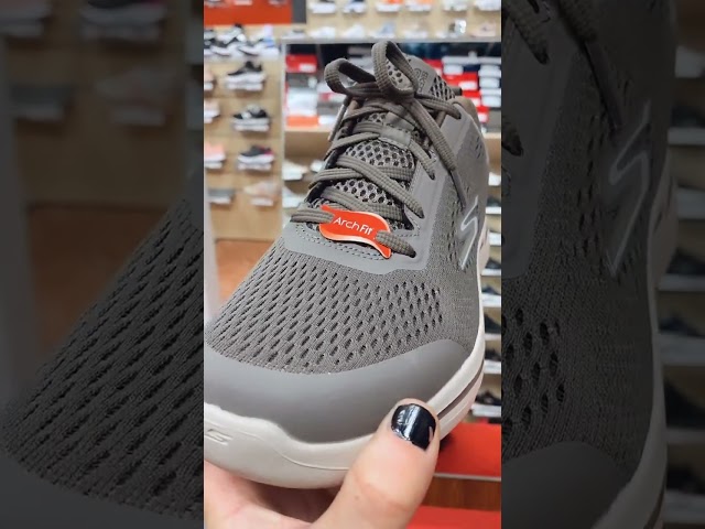 Vídeo relacionado con Skechers Go Walk Arch Fit Idyllic, Zapatillas Hombre, Ribete Sintético Textil Negro, 42 EU