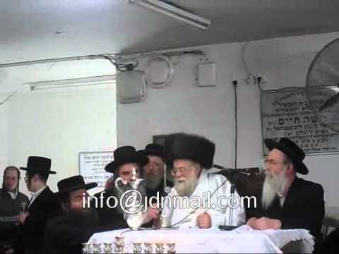 Toldos Aharon Rebbe's Chanukah Party For Orphans - 5772