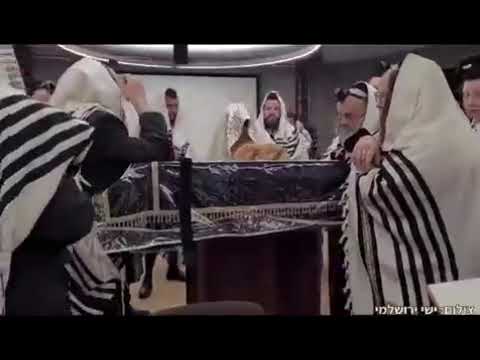 Toldos Aharon Rebbe Benching Gomel In The Alps - Tammuz 5783