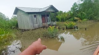 Download lagu IT'S NOT EASY TO BUILD IN KAMPUNG TRAS mp3