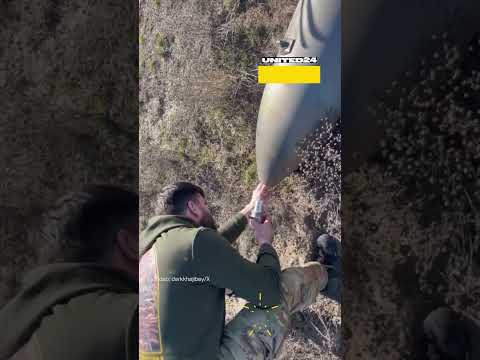 Ukrainian Soldier Defuses an Unexploded Russian Aerial Bomb #warinukraine