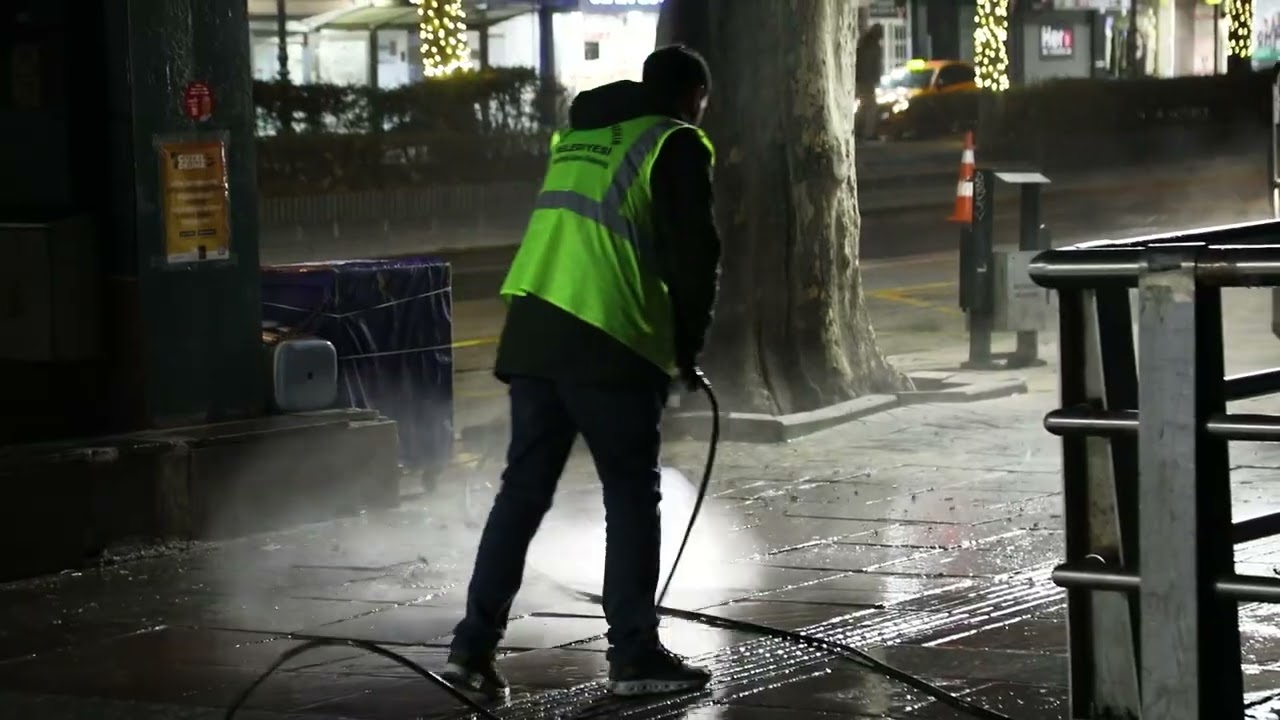Ramazan Bayramı öncesinde kent genelindeki temizlik çalışmalarımızı hızlandırdık.
