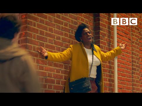 出かける時のママはこんな感じ！？??- マザーランドPreivew Clip｜BBC予告編 (Is this what my mum is like when she goes out!? ?? - Motherland: Preivew Clip | BBC Trailers)