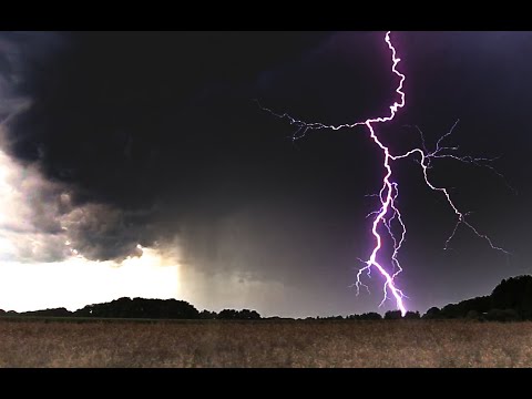 Heftiger NAHEINSCHLAG - Blitz und lauter Donner - Blitzeinschlag