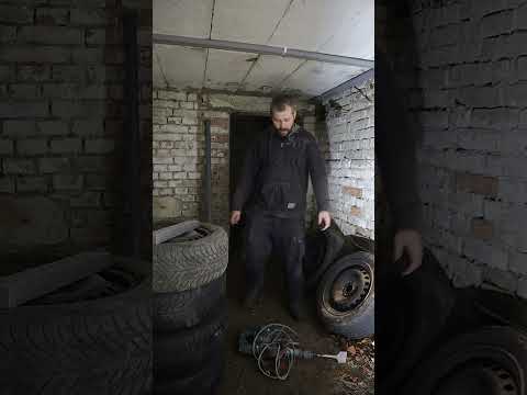 Když děláš rekonstrukci starého domu sám v noci