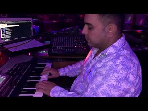 Yüce dağ başında yanar bir ışık