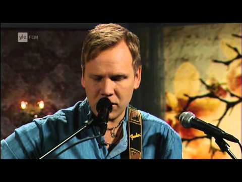 2/10 Osmo Ikonen - I'm A Slave 4 U (Ilta Annen ja Hannah'n kanssa)