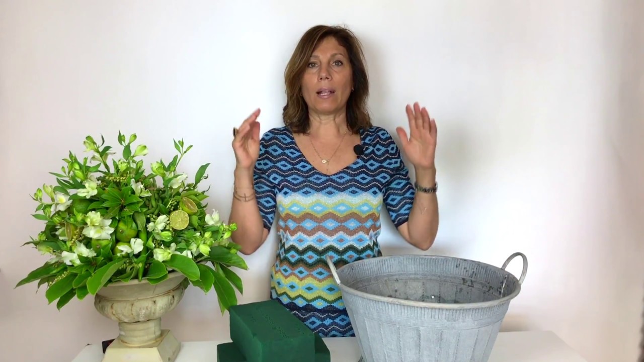 Watch Now Tutorial: come bagnare la spugna per fiori Tutorial: come bagnare la spugna per fiori
