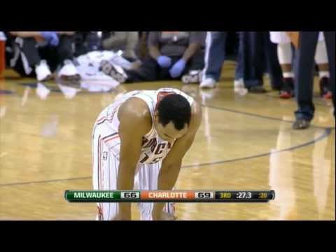 Drew Gooden Hard Foul on Gerald Henderson - 26 December 2011 (HD)