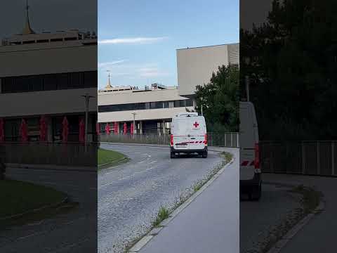 Krankenwagen vor dem Krankenhaus #driving #hospital #emergency