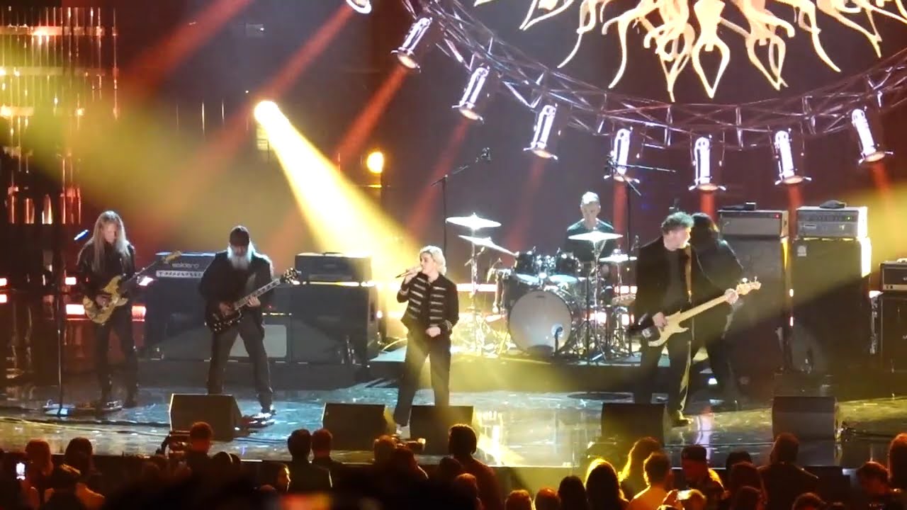 Soundgarden w/ Brandi Carlile & J. Cantrell - Black Hole Sun - Live Rock & Roll Hall of Fame 11/8/25 - YouTube