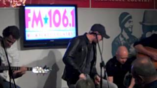 Cole Swindell performs &quot;Brought To You By Beer&quot;