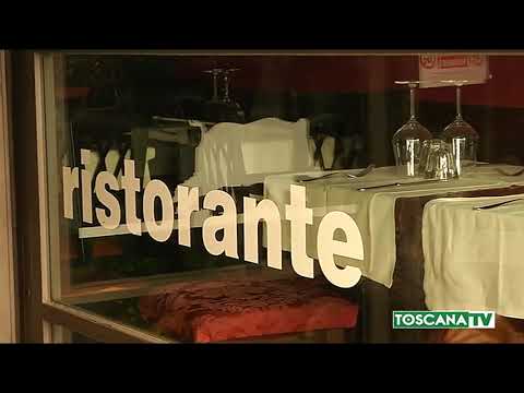 2020-08-25 FIRENZE - RISTORATORE SUICIDA, FIORI E BIGLIETTI SU SARACINESCA