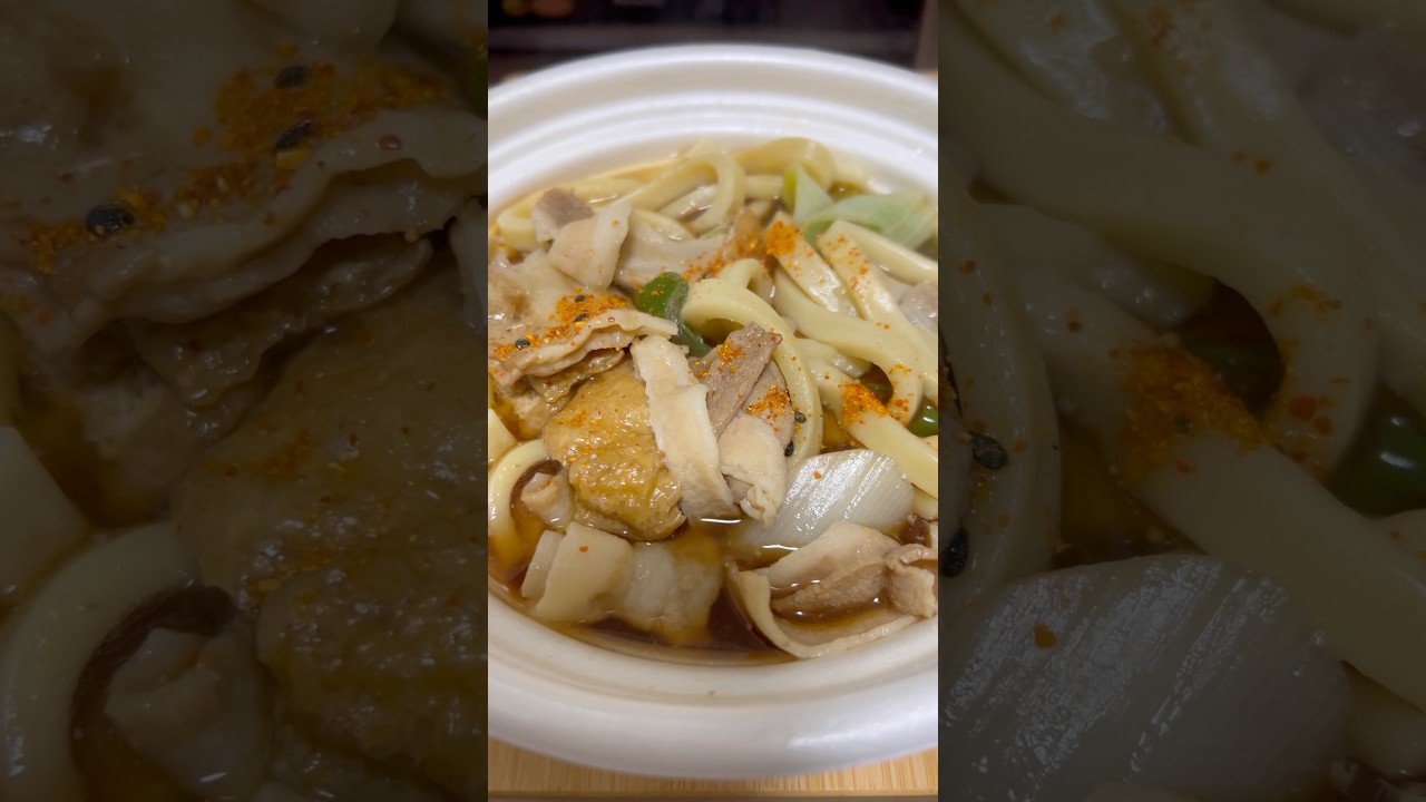【コンビニ】セブンイレブンおよがせ麺シリーズの肉汁武蔵野うどん深谷ネギ🍜極太麺にネギと肉がゴロゴロで美味い