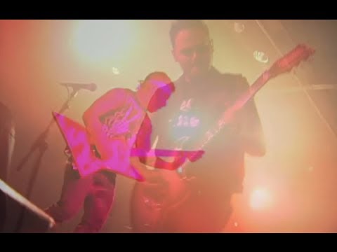 Videoclip de Bleeding Is a Luxury — Atreyu
