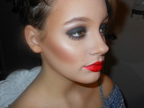 Classic Smokey Eye And Red Lips