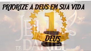 COLOQUE DEUS COMO PRIMEIRO EM SUA VIDA
