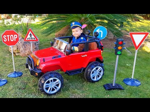 Semaforo e segnali stradali. Dima sta studiando / Dima e Macchine