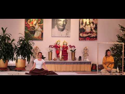 Yogastunde "YV Grundreihe"  - Yoga Vidya Ashram Live - 9:15 Uhr 20.12.2021
