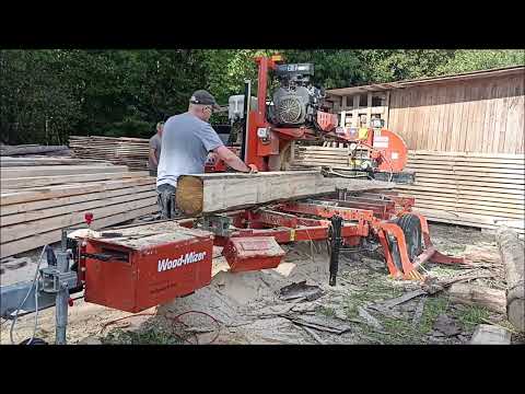 Kanthölzer schneiden auf einer Blockbandsäge