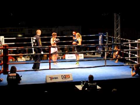 Noc bojovníků Hodonín 2011 - Monika Trávníčková vs Alexandra Jursová (3.kolo)