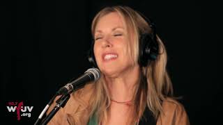 Liz Phair - &quot;Why Can&#39;t I?&quot; (Live at WFUV)