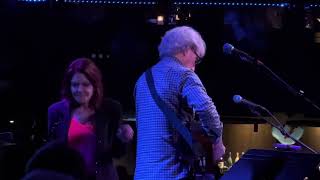 Rosanne Cash performs bluesy cover of Hank Snow’s “I’m Moving on”