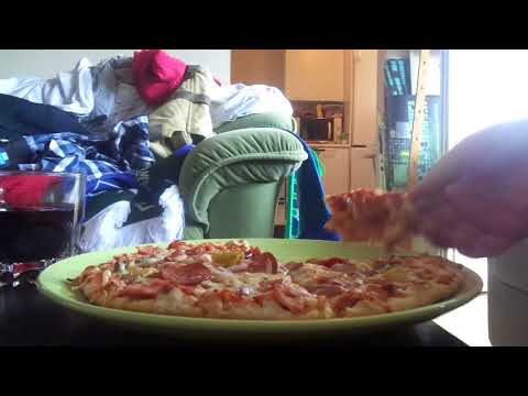 Trattoria alfredo Deliziosa Meat lovers pizza maistelussa