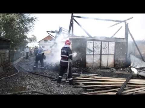Incendiu la două gospodării din satul Pâraie - video ISU Suceava