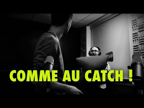 DÉFI : on se frappe avec un coussin !