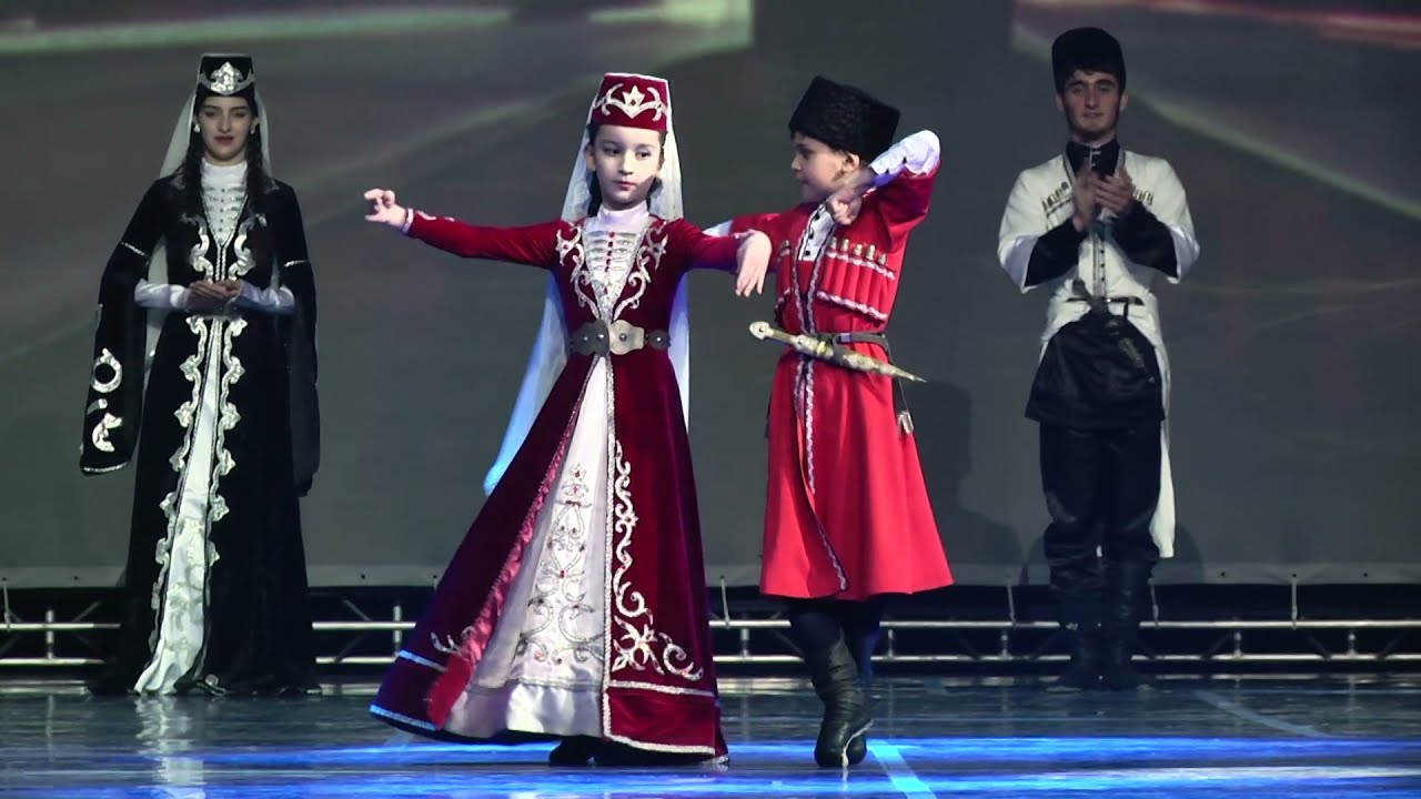 Конкурс "Танцемания". Гала-концерт. Детский хореографический ансамбль "Сийг" - "Праздничная"