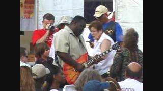 Michael Burks walkin' Blues.wmv