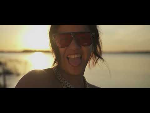 Carol Pécora - No Seu Celular (Official Music Video)