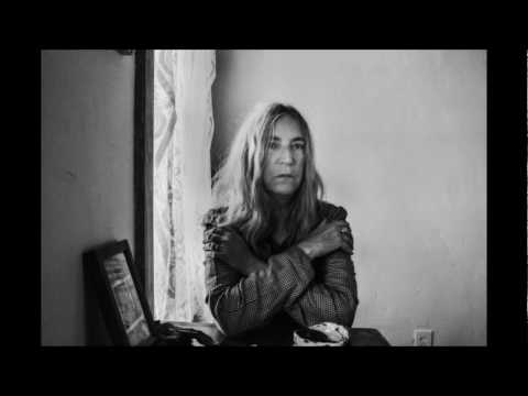 A Hard Rain's A-Gonna Fall - Patti Smith