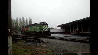 preview picture of video '4-26-12 Light Engines with ex-Santa Fe GP40X and BNSF GP60B at Burlington, WA'