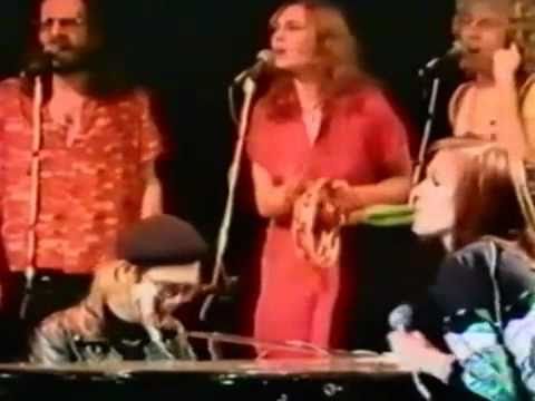 Elton John with Kiki Dee - Don't Go Breaking My Heart Live (1977)