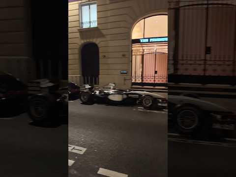 Une F1 dans Paris… tout va bien ! #f1 #formula1
