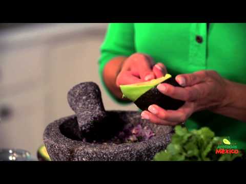 How to Make Classic Guacamole en Molcajete | Guacamole Game Day Tostadas | Muy Bueno