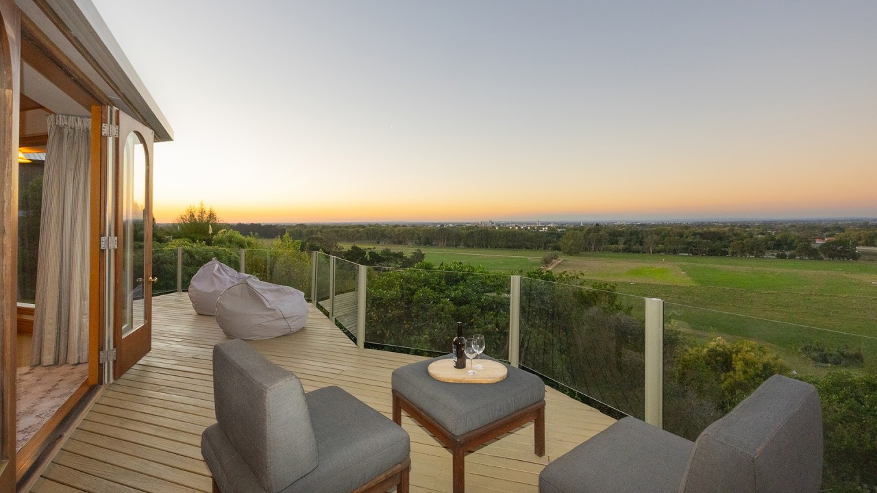 180° Grandstand Views & All Day Sun