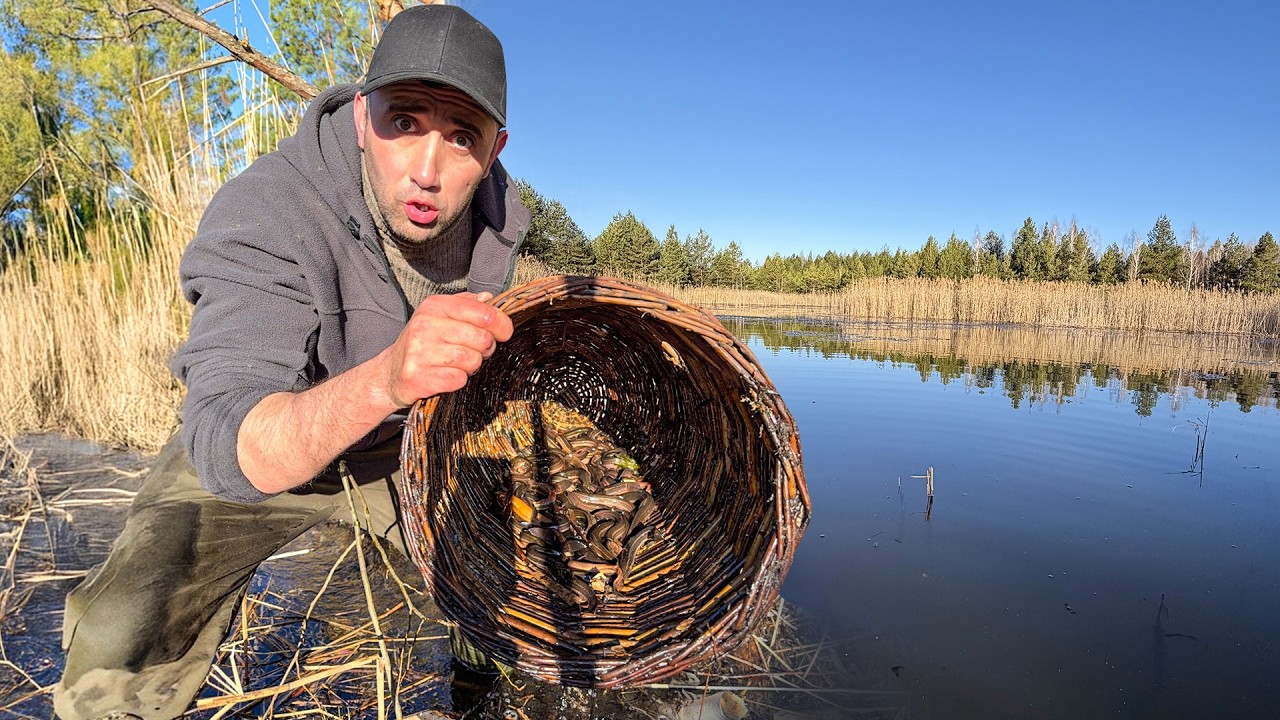 ОГО! Сколько ВЬЮНОВ! Ловлю руками и ловушками на болоте 24 часа