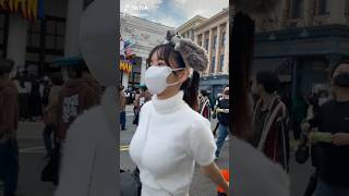 ユニバで揺らしすぎてしまう巨乳美人さん