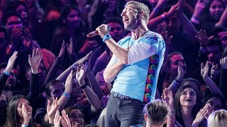 Coldplay | Chester Tribute Sings &quot;Crawling&quot; LIVE