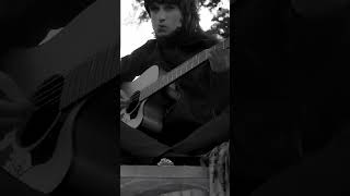 - フォニイ、弾き語ってみました🎸