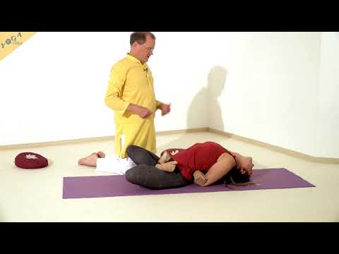 Gebundener Lotus-Fisch - Yoga Asana Lexikon