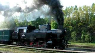 preview picture of video 'Czech Steam Engine 423.0145 departing from the Stara Paka railway station'