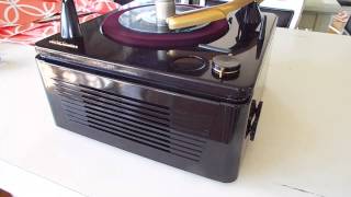 RCA 2-ES-31 Bakelite record player demo 45 records