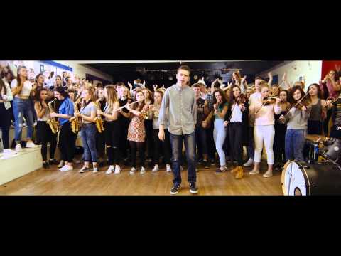 Func Anseo " Uptown Funk" le Bruno Mars as Gaeilge