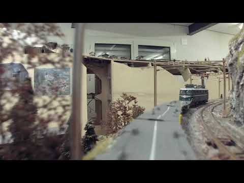 Schweizer Alpenbahn - Mitfahrt auf einem Güterwaggon