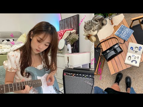 i got my first electric guitar... AHHH!  (a vlog) unboxing my amp, cute cat cafe, my 1week progress