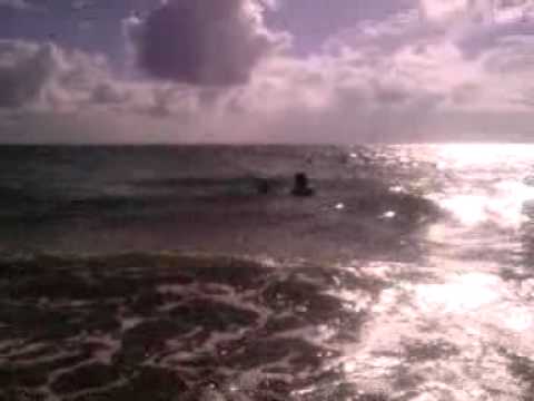 Cosette Echemendia con papa en la playa